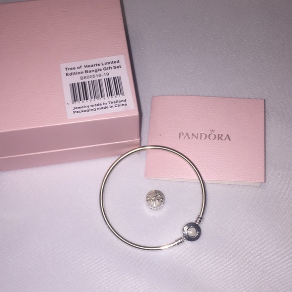 PANDORA Tree of Hearts Mothers Day Bangle Gift Set - Picture 8 of 8